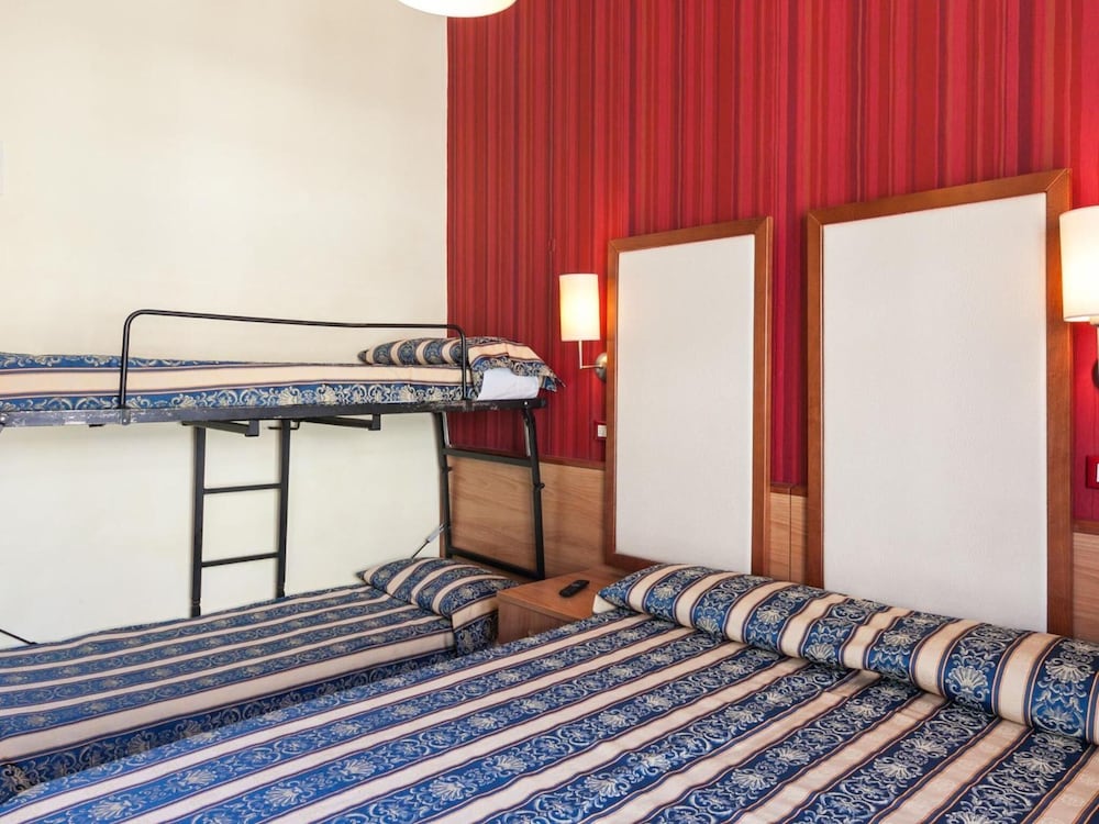 Superior Quadruple Room photo 3