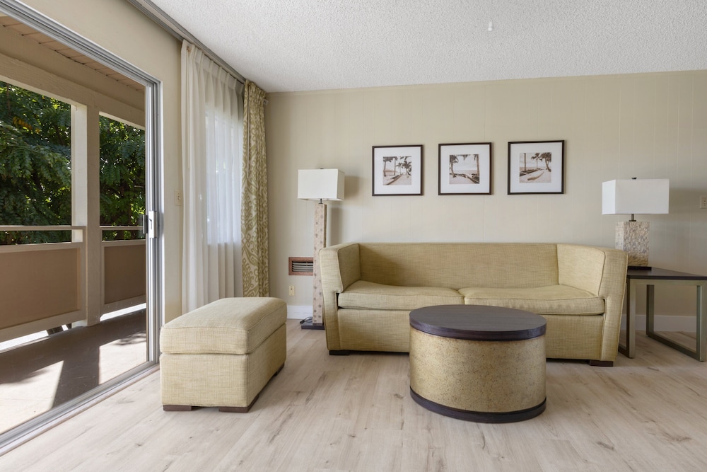 Suite, 1 Bedroom, Kitchen, Pool View (1 King Bed with Sofa Bed) - Photo 1
