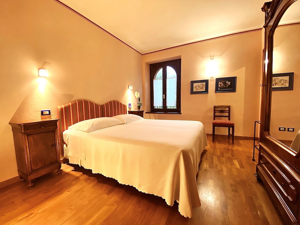 Economy Room, 1 Queen Bed