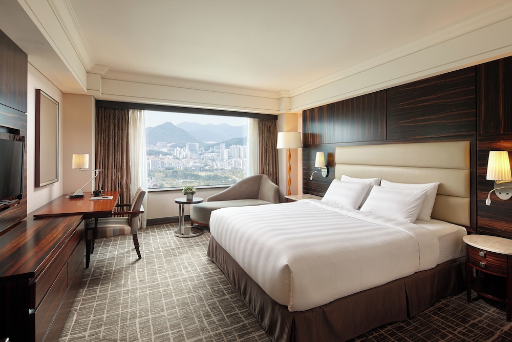 Deluxe Double Room (Fitness & Sauna Access For 2)