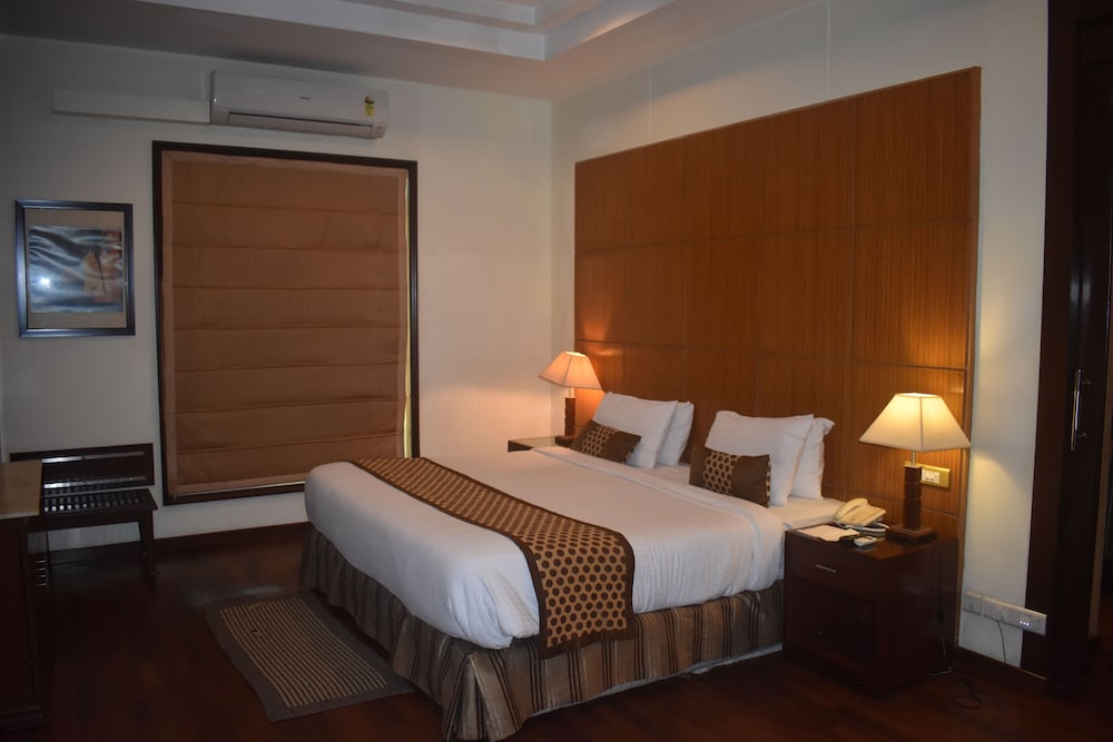 Deluxe Double or Twin Room, 1 Bedroom, Accessible, Garden View