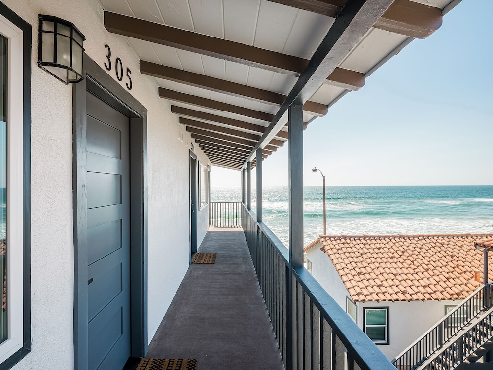 Oceanview Queen Suite 304