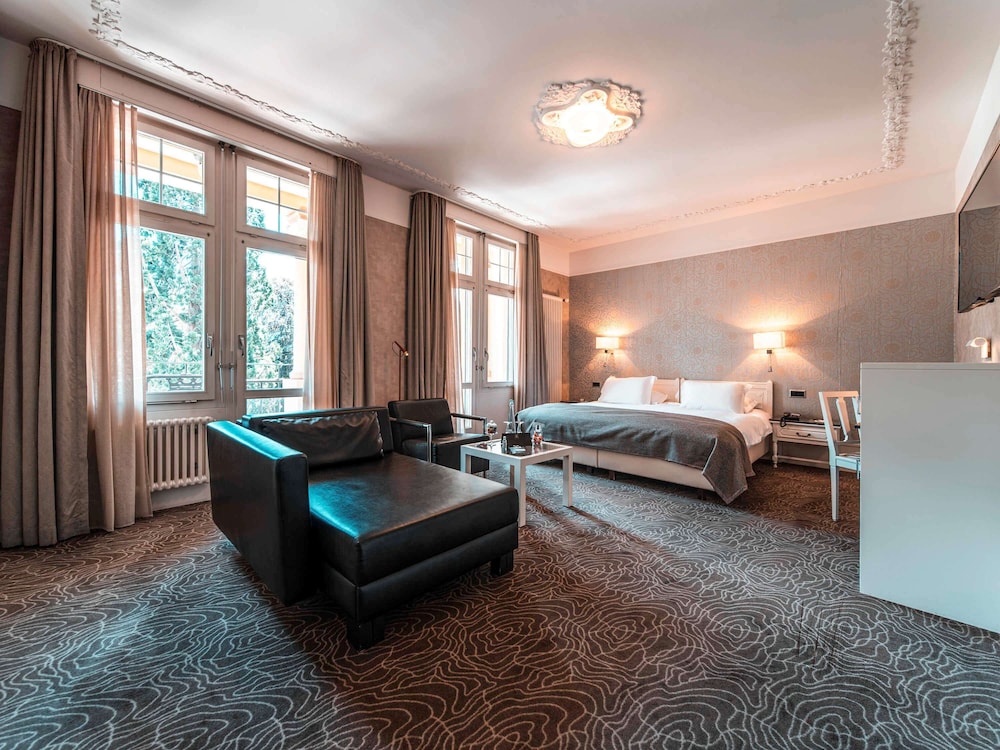 Historic, customized rooms in Baroque style with A/C and balcony thumbnail 5