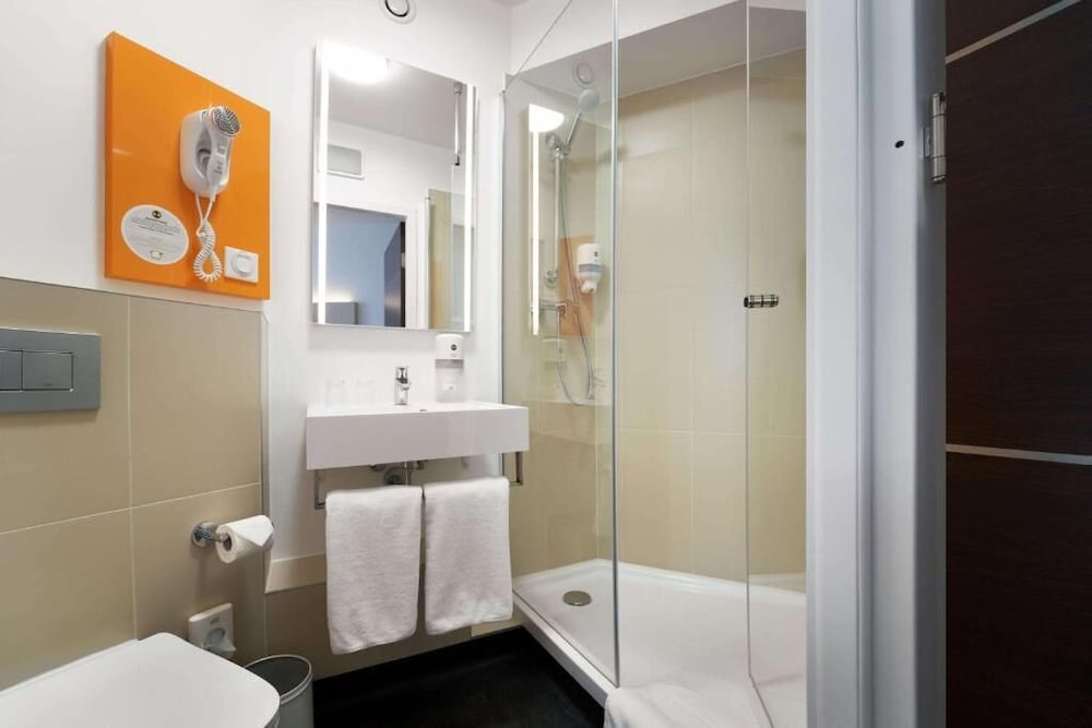 Standard Double Room - Photo 3
