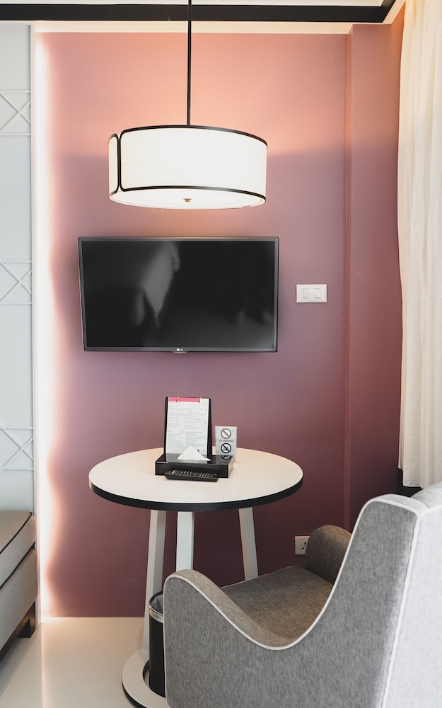 Deluxe Room, Pool Access - Photo 18