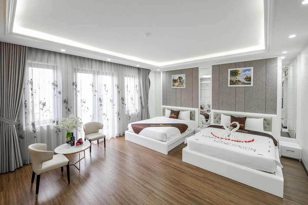 Panoramic Quadruple Room, 2 Queen Beds, Hot Tub, Bay View