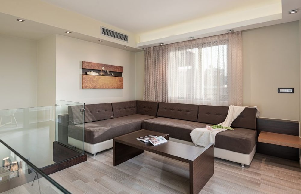 Luxury Maisonette with Private Pool & Sea View - Photo 7