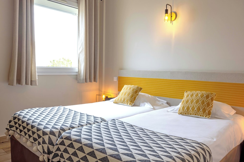 Classic Quadruple Room - Photo 6