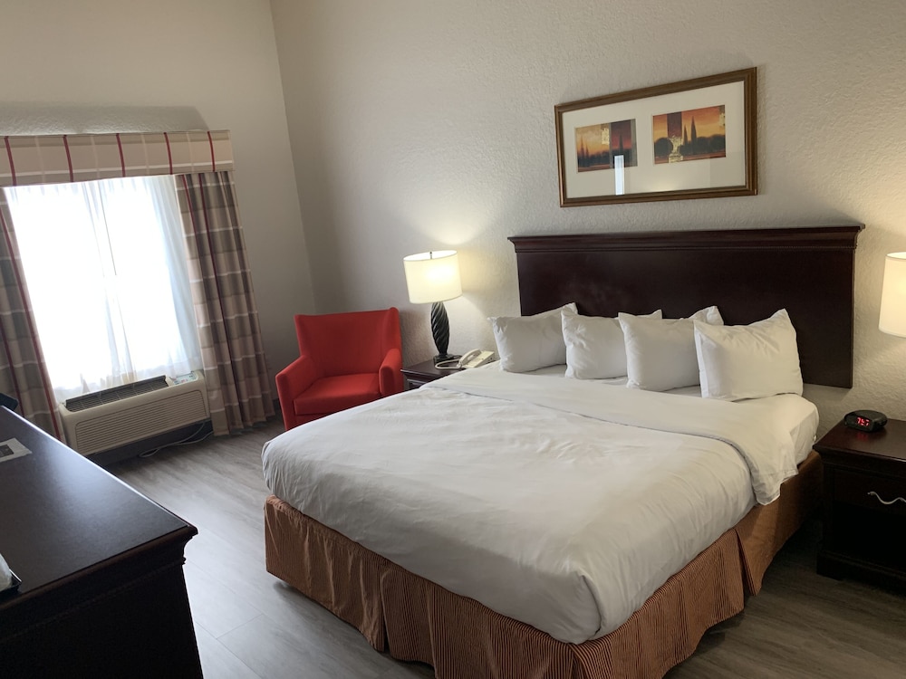 Room, 1 King Bed, Non Smoking - Photo 5