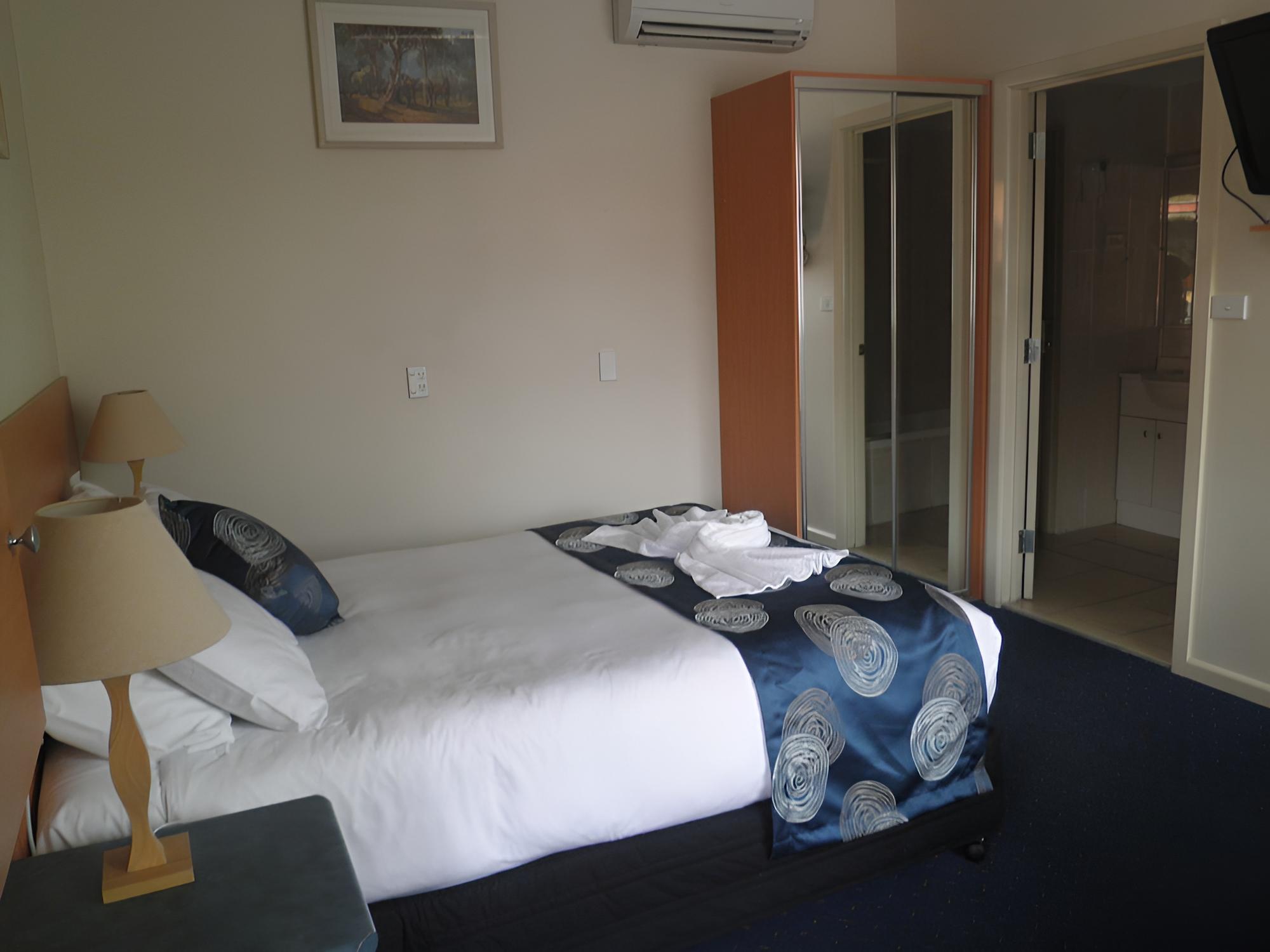 Deluxe Room, Non Smoking (Queen Deluxe) photo 2