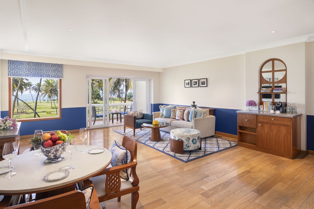 3 Bedroom Sea View Family Suite with Living Room (Interconnected)