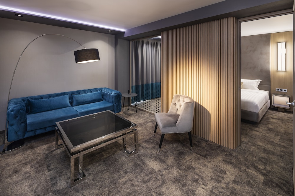 Deluxe Studio Suite, Balcony photo 1