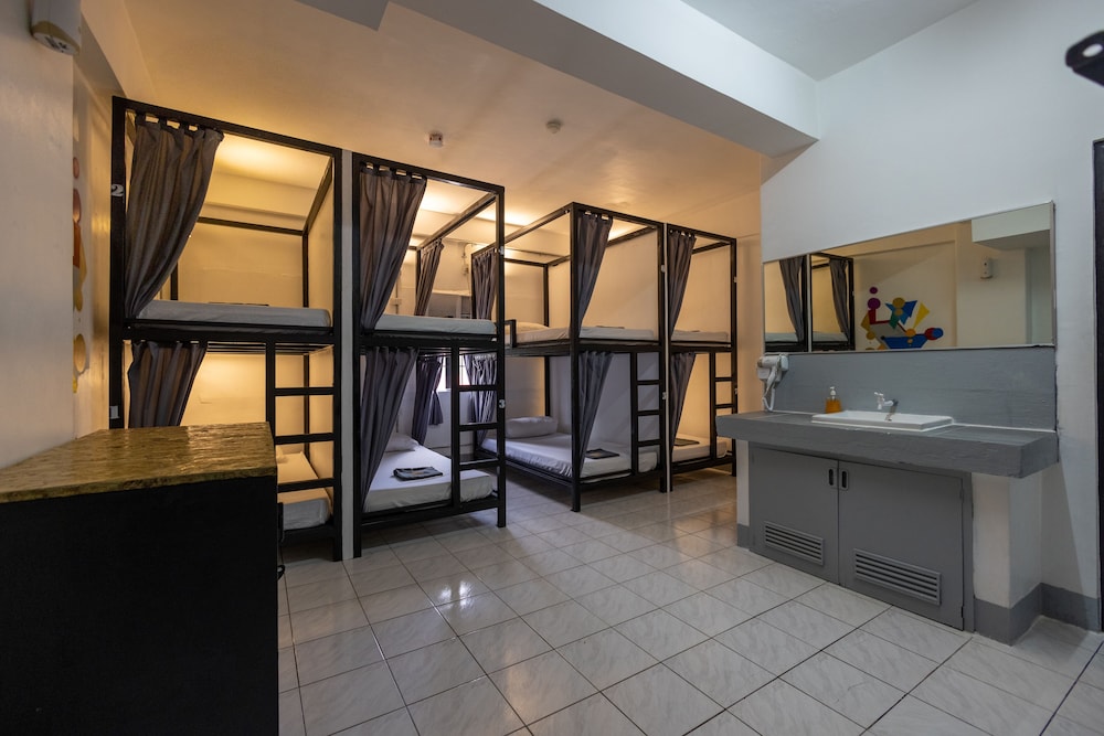 1 Bed in Standard 8 Bed FemaleDorm photo 1