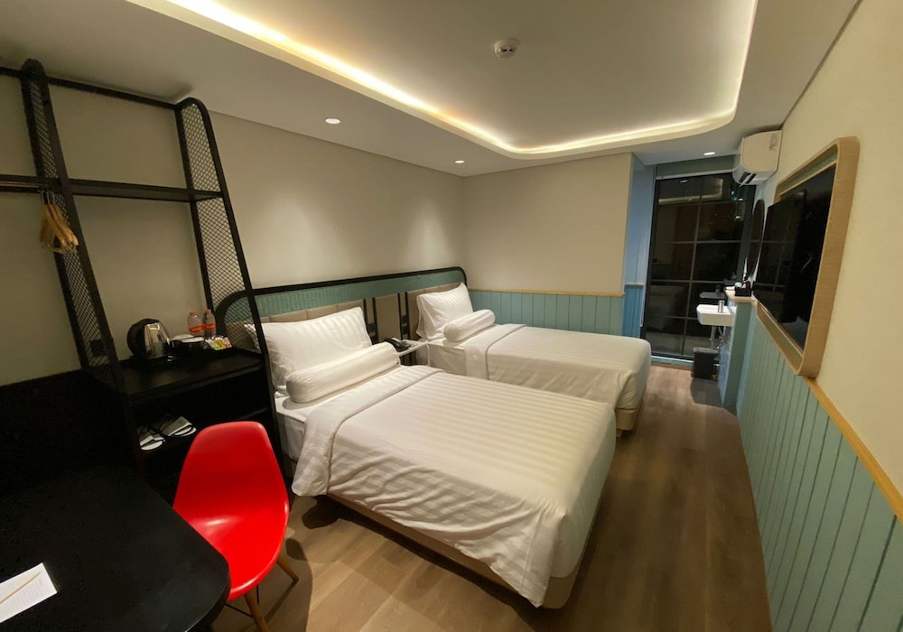 Deluxe Twin Room.