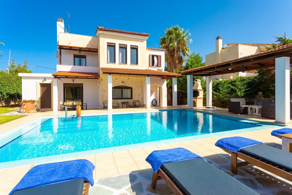 Villa photo 1