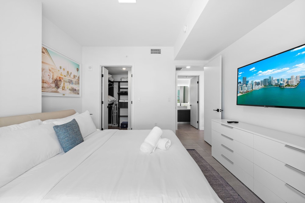 Deluxe Condo, 1 Bedroom, City View photo 2