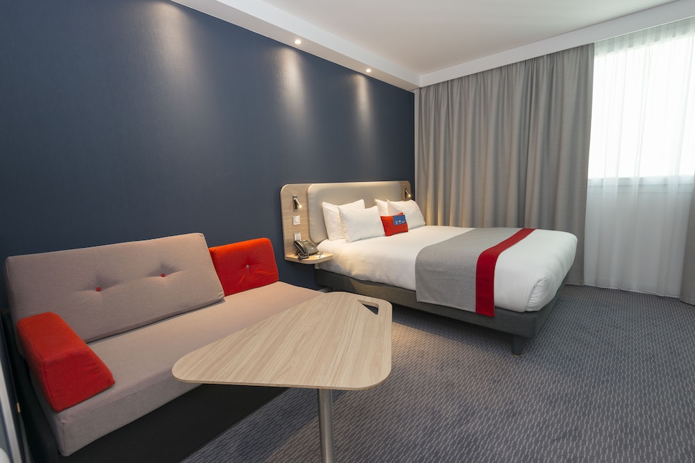 Standard Room, Multiple Beds (Free Breakfast) photo 3
