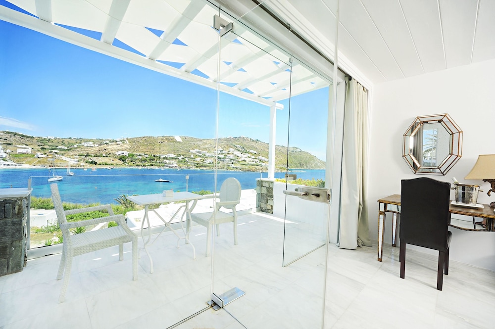 Deluxe Suite Sea View - Photo 10