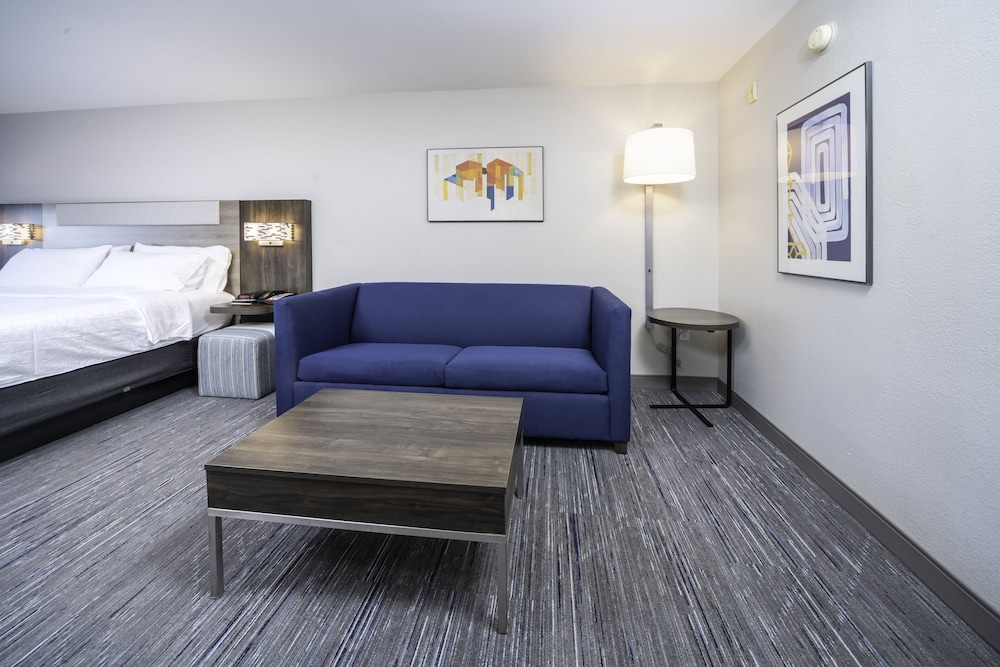 Suite, Multiple Beds - Photo 2