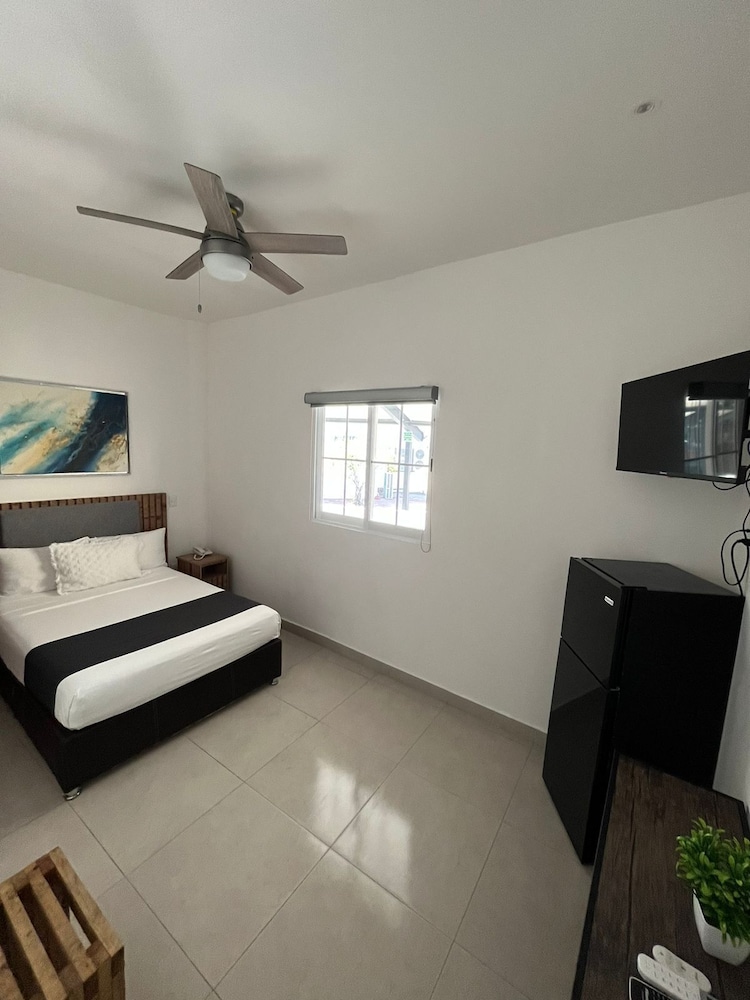 Comfort Suite, 2 Bedrooms, Refrigerator - Photo 3