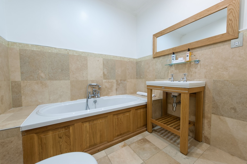 Deluxe Room, 1 King Bed, Non Smoking, River View - Photo 4