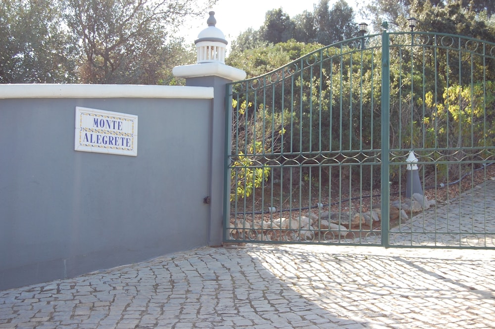 Charming 3-bedroom Villa With Wifi and Central Heating in Beautiful Santa Bárbar, 写真 39