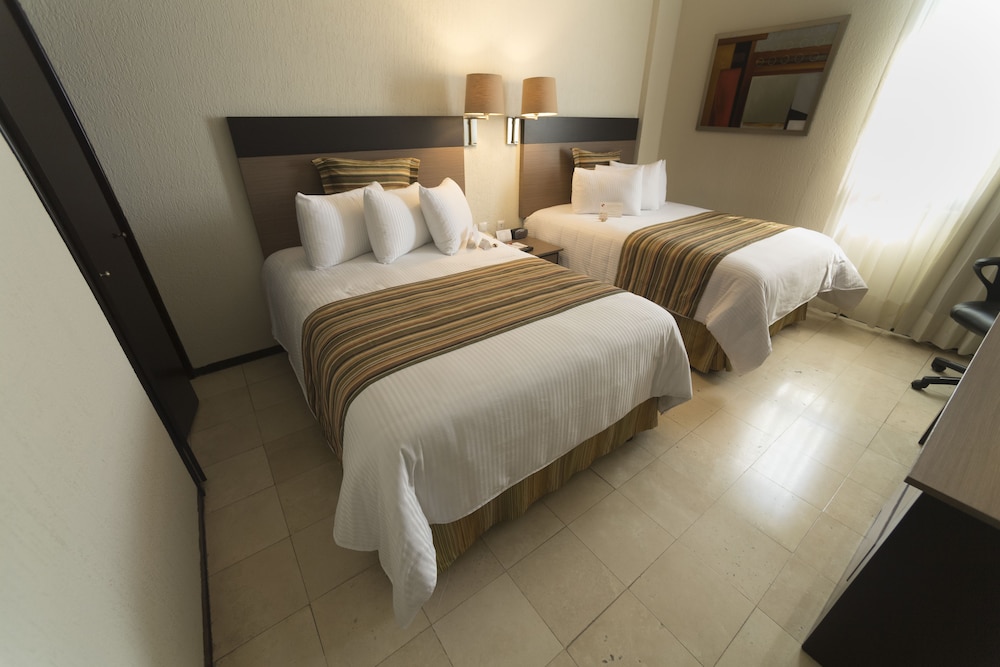 Room, 2 Double Beds, Non Smoking - Photo 3