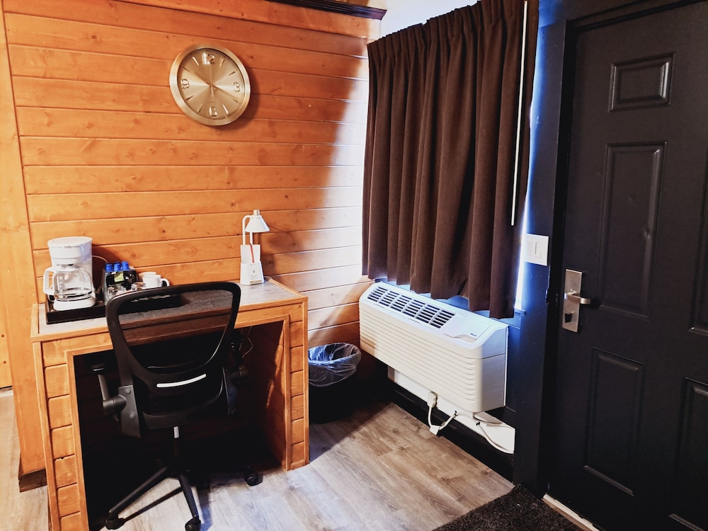 Deluxe Suite, 1 King Bed, Hot Tub photo 2