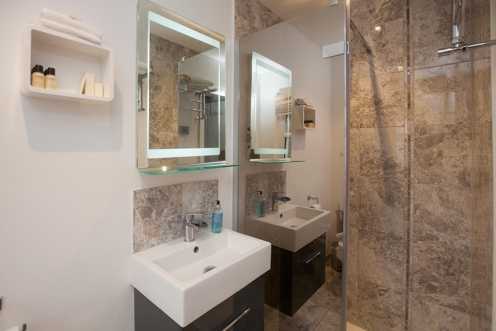 Twin Room - Photo 4