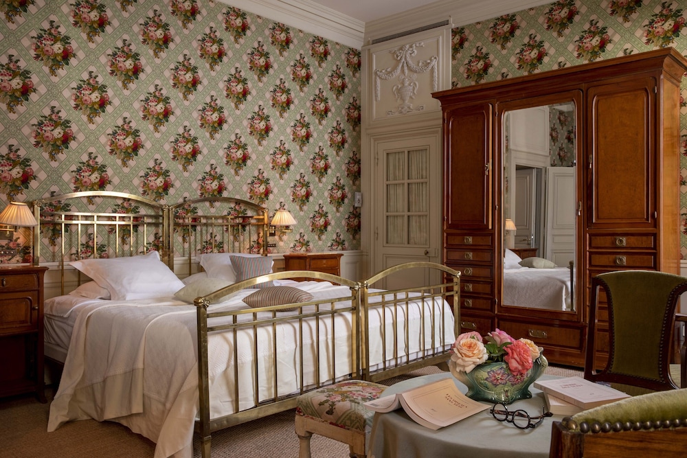 Large Deluxe Room - Photo 5