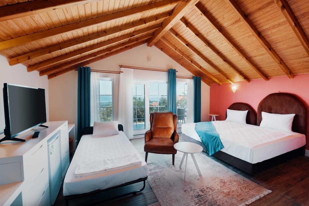 Royal Suite, Lake View photo 1
