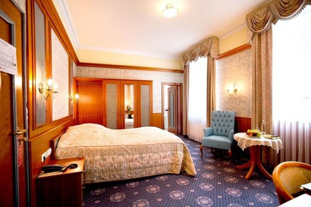 Panoramic Single Room (with french bed) photo 2