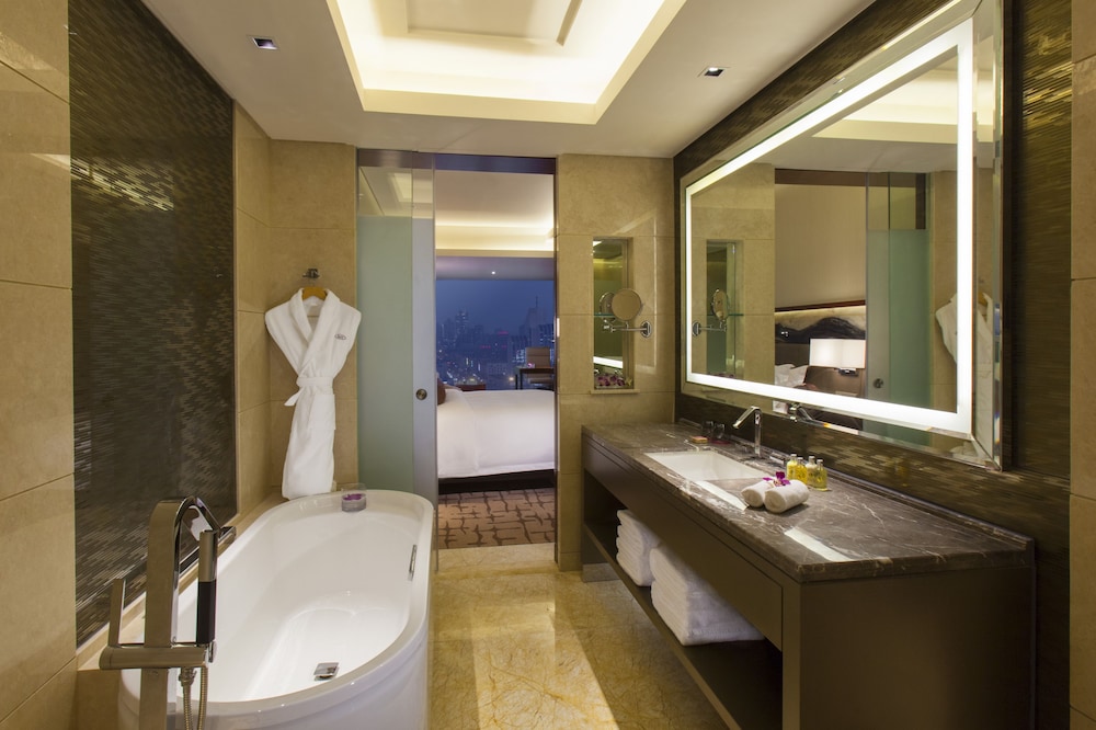 Club Suite, 1 Bedroom, Accessible, Club Lounge Access (Dining Area) - Photo 3