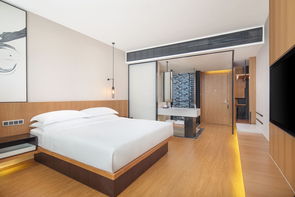 Standard Room, 1 King Bed, City View - Photo 7