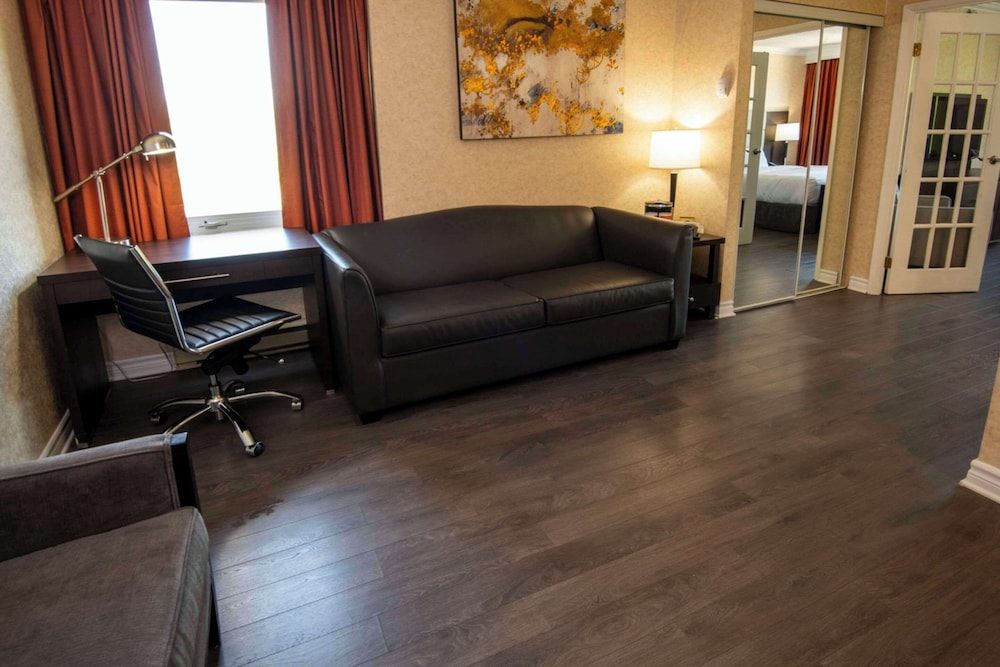Suite, 1 Queen Bed with Sofa bed, Non Smoking - Photo 8