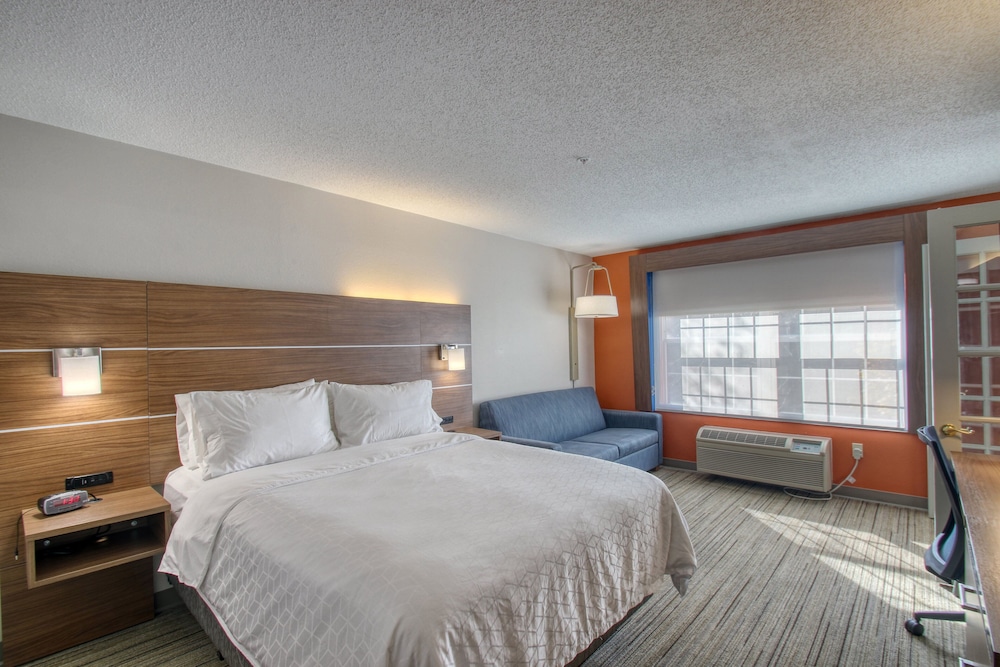 Suite, 2 Bedrooms - Photo 7