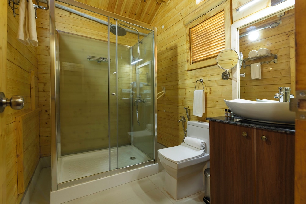 Luxury Double or Twin Room, 1 King Bed, Private Bathroom, Pool View photo 2