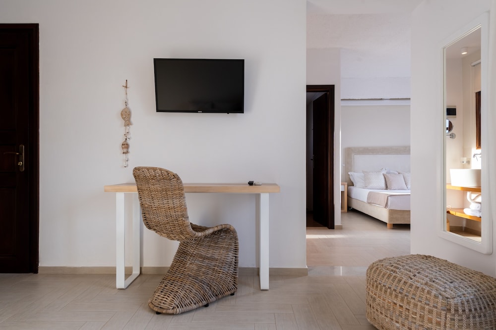Comfort Suite photo 2