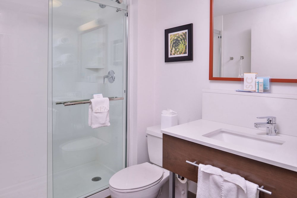 Room, Accessible, Non Smoking - Photo 10