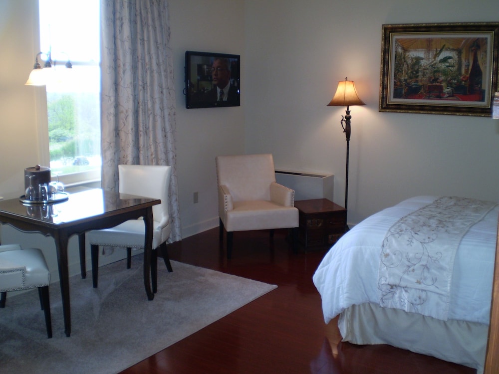 Traditional King Room - Photo 4