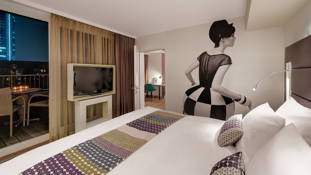 Suite, 1 Bedroom, City View - Photo 1