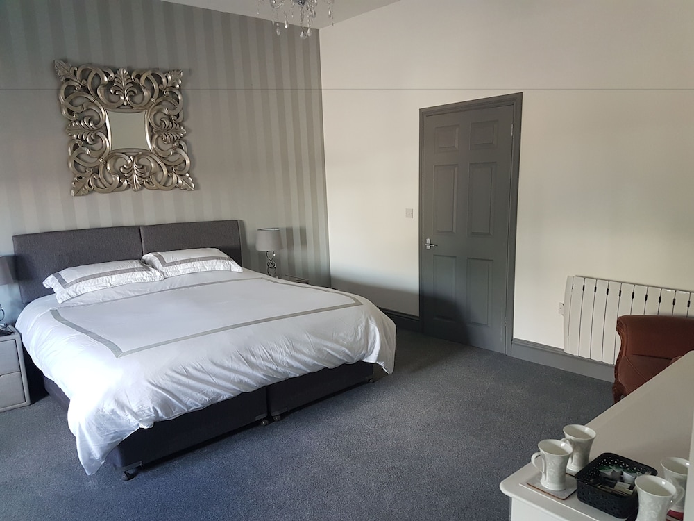 Family Room, Ensuite photo 1
