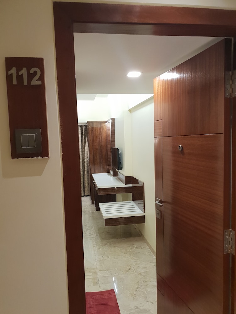 Premium Room - Photo 25