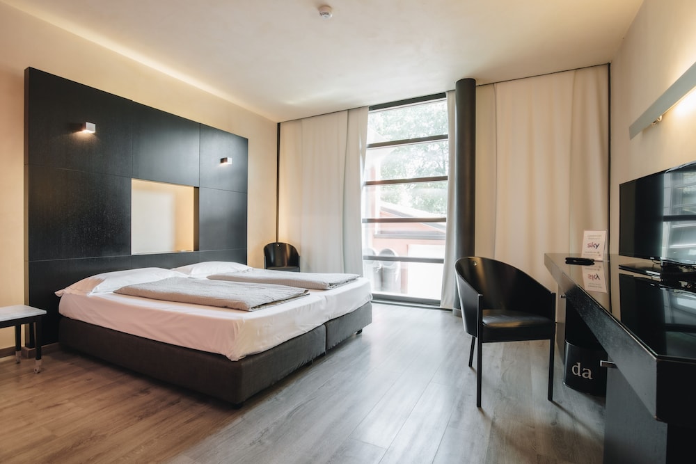 Standard Double or Twin Room photo 3