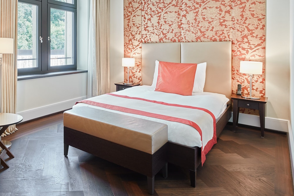 Superior Single Room, Courtyard Side, Main Building, Spa Access (12 years+) photo 3