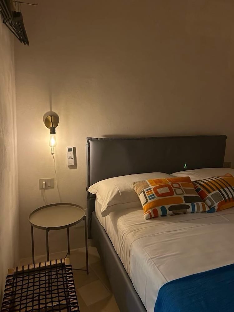 Deluxe Suite, Private Bathroom, Courtyard View