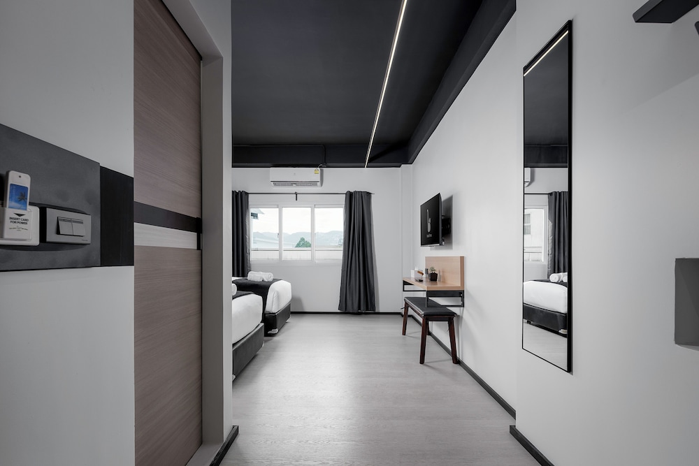 Superior Twin Room, City View - Photo 9