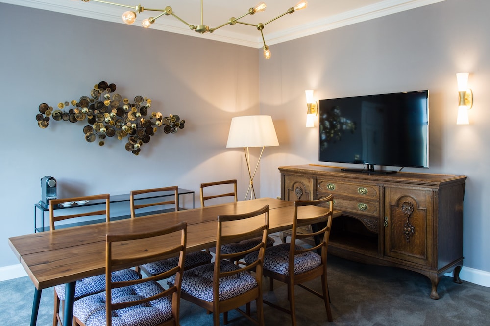 Signature Suite - Photo 7