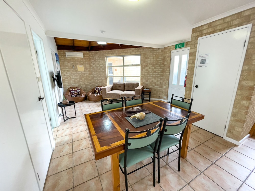 Standard Studio, Non Smoking, Kitchen (Unit 1) photo 3