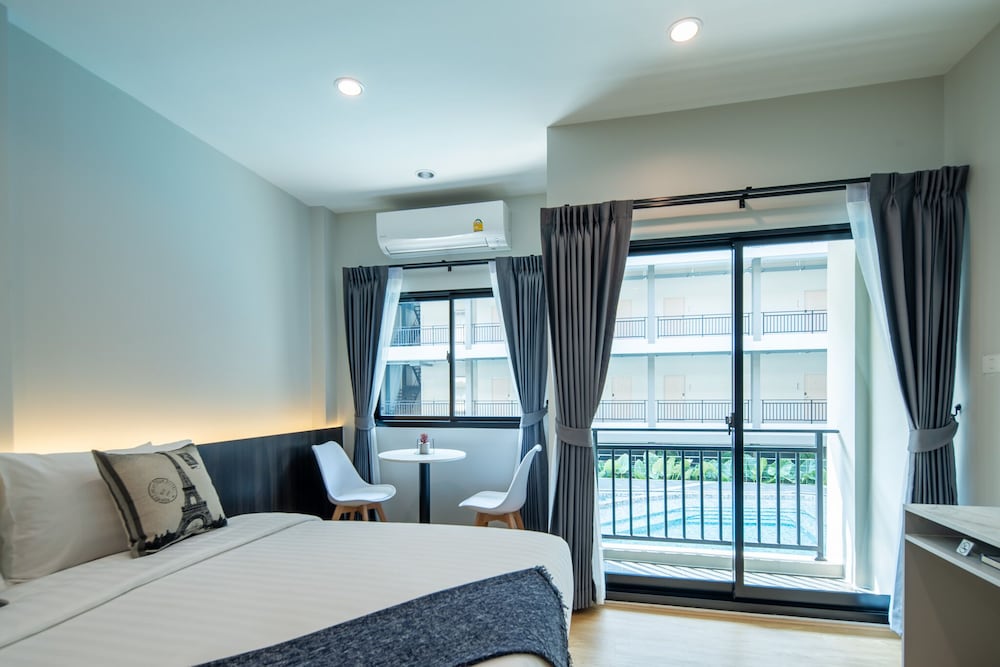 Deluxe Double Room, 1 King Bed photo 3